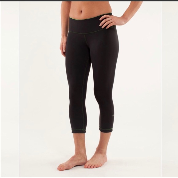 NWT Lululemon Rare Reversible Wunder Under Crop - Picture 3 of 9